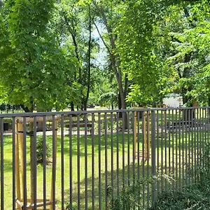 Spacious Two-bedroom Condo,big Balcony,freeparking Apartament